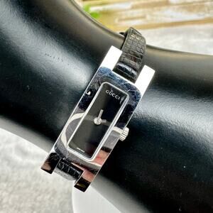 Gucci Women’s Rectangle Watch Silver with black lizard skin band BEAUTIFUL